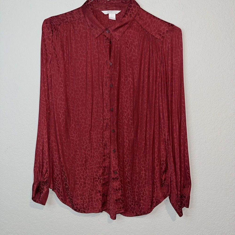 H & M Woman’s Animal Print Maroon Button Up Shirt Size 14 silky feeling